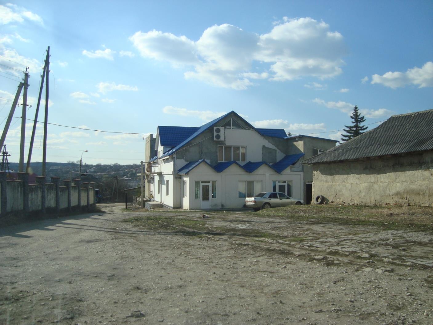 COMPLEX AGRO-INDUSTRIAL-COMERCIAL ŞI TERENUL AFERENT SITUAT ÎN OR. NISPORENI, STR. ALEXANDRU CEL BUN, NR.16 Complexul este amplasat în or