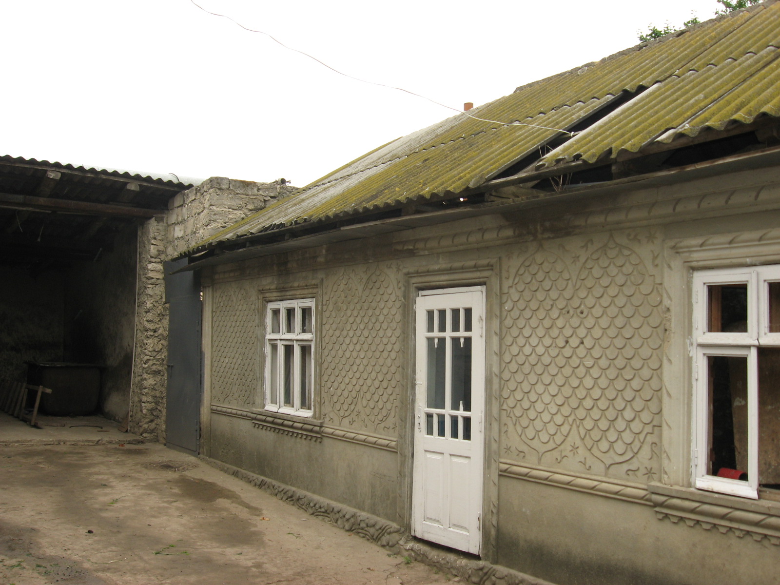 Casă De Locuit De 156,7 Mp Cu 3 Construcții Accesorii Cu Suprafața Totală De 266,5 Mp și Teren Aferent De 0,4128 Ha